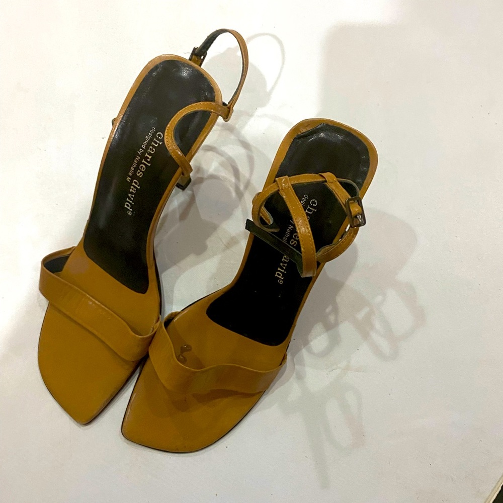 Ladies strapped sandals size 8. Vintage Charles David shoes.